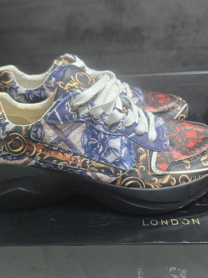 Guess sneakers size 42 new, multicolor
