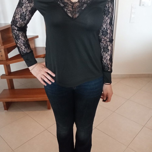 Lace Detail Top black size L like new