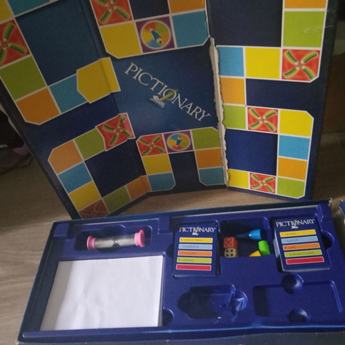 Pictionary board game used, in poor condition
