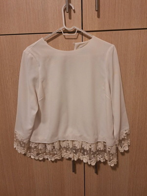 Dahlia white blouse with lace detail like new