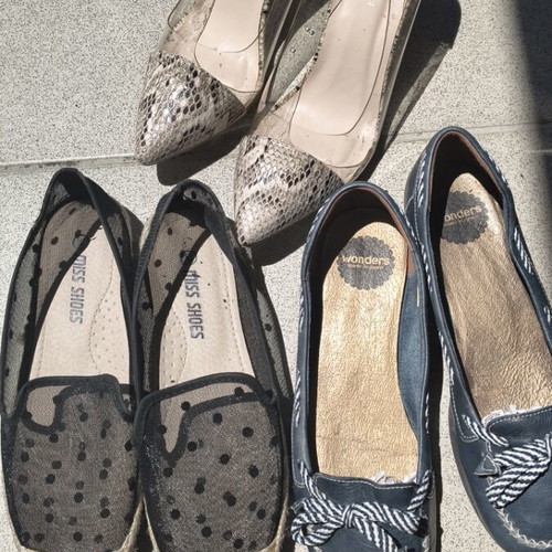 Pack of 3 pairs of shoes size 38, like new, including Wonders flats and snake print pumps