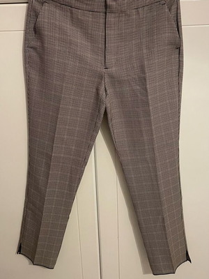 Zara pants XS like new, slim fit with pattern, beige
