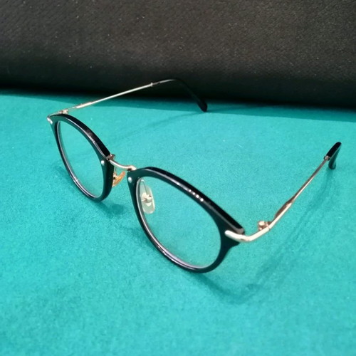 Women's Optical Frame With Clip-On Sunglasses Like New, Black And Gold