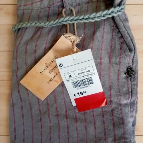 Linen shorts with knitted belt, new, size M 38 10, gray and red