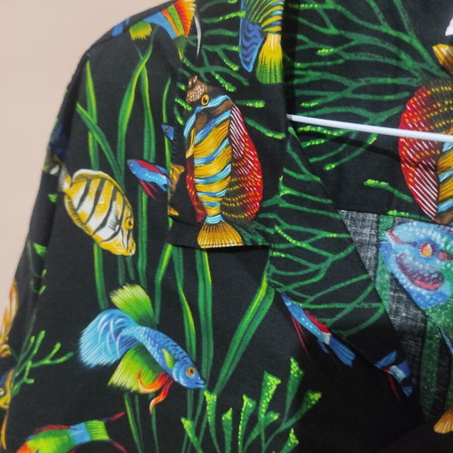 Scorpio shirt collectible like new, colorful, size M