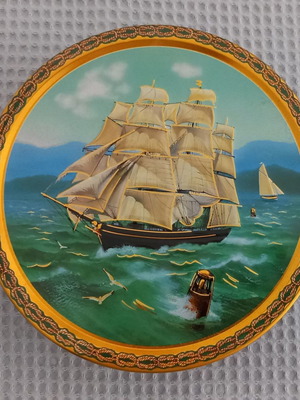Metallic Tall Ship box used, 19 cm diameter