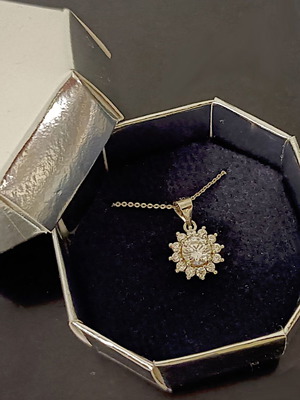 Radiant Star Pendant ασημένιο κολιέ με λευκό ζιργκόν 6mm