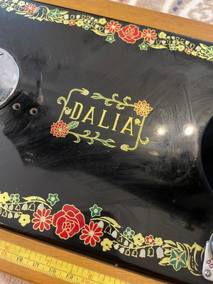 Dalia sewing machine like new