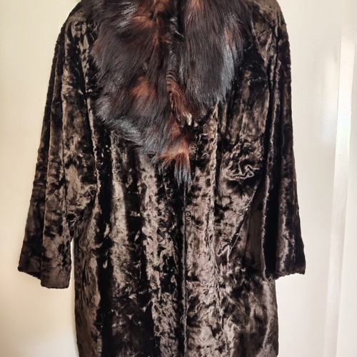 Velvet coat with fur size large like new