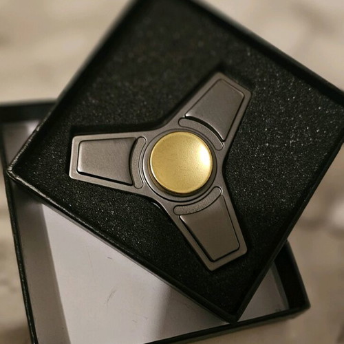 Fidget spinner metal used with box