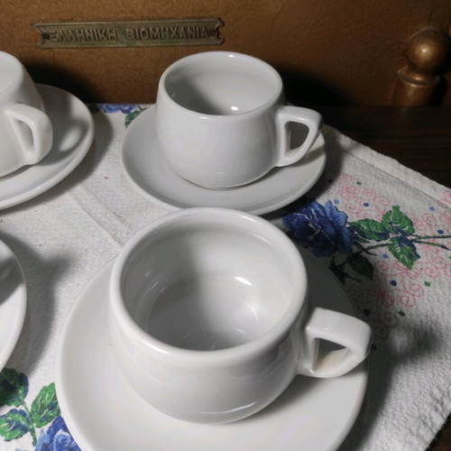 Vintage Ionia porcelain coffee cups like new, set of 4