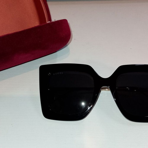 Gucci GG0435S 001 51-22-140 women's sunglasses like new