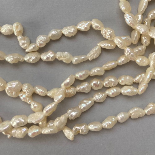 Vintage 1960s pearl set used, necklace and clip-on earrings