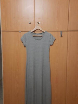 Ριγέ φόρεμα μαξι μεταχειρισμένο, άσπρο μπλε με δύο ανοίγματα στο πλάι