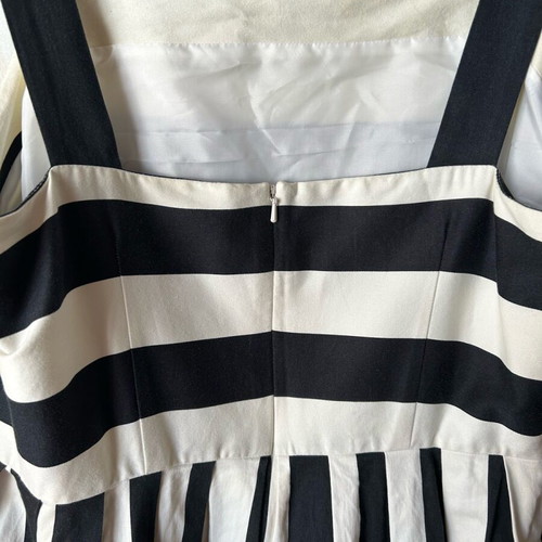 Dress No 14 / 42 like new, cotton satin fabric