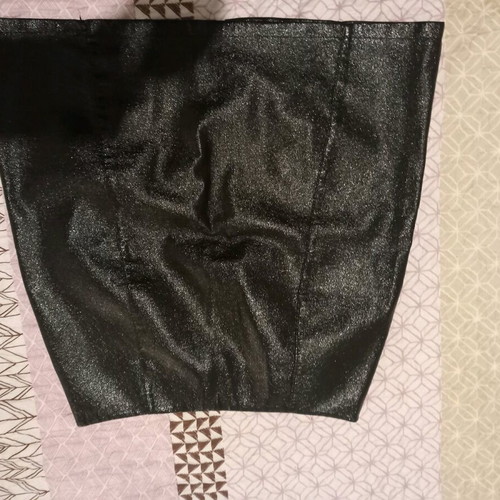 Owtwo vinyl skirt like new, one size, black with zipper