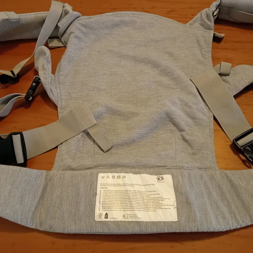 Ergonomic baby carrier like new