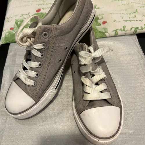 Sport sneakers gray like new, size 41