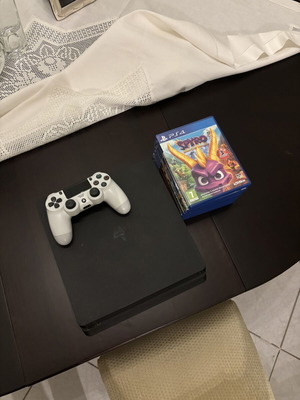 PlayStation 4 Slim used with controller and 7 games, 500GB
