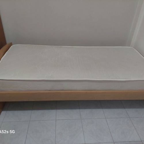 Neoset wooden bed with 90x200cm mattress used