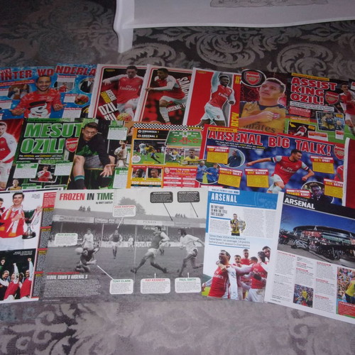 Arsenal FC hundreds of pages with articles and posters used