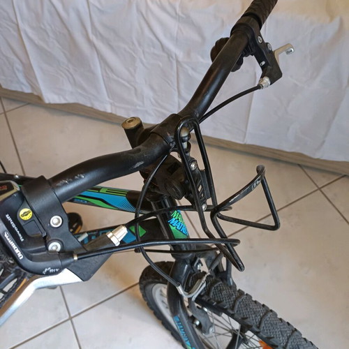 Mountain bike like new, 20 inch, V-Brakes, suspension