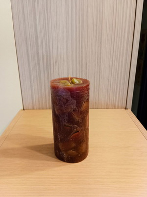 Large decorative candle like new, 14.5cm height, 6.5cm diameter