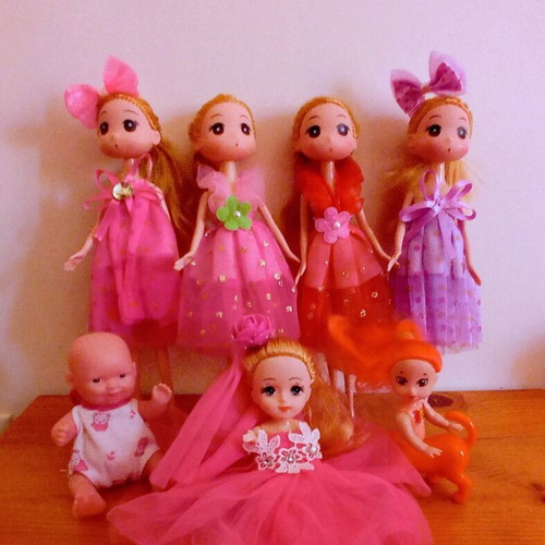 Dolls pack of 11 like new