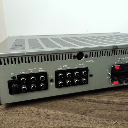 Mitsubishi DA-U540 vintage stereo integrated amplifier with LED VU meters and phono stage