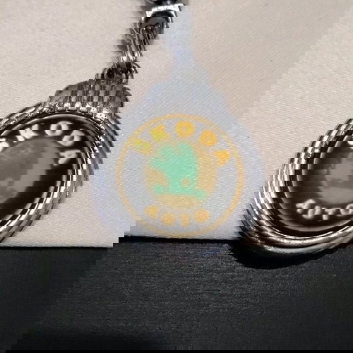 Μπρελόκ Skoda μεταλλικό μεταχειρισμένο με ελαφρά χτυπήματα