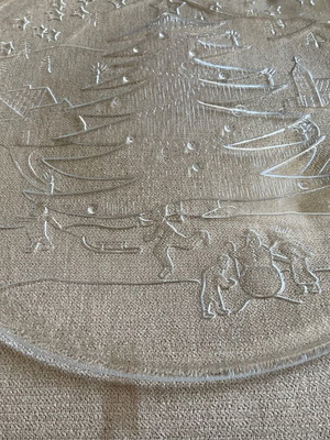 Round Christmas vintage platter like new