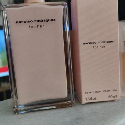 Narciso Rodriguez for Her Eau de Parfum gift set like new, 100 ml