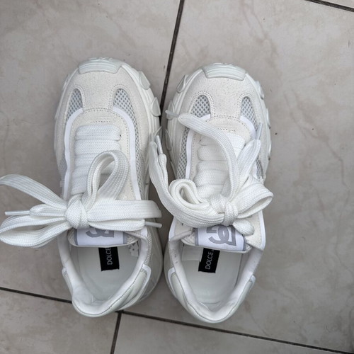 White athletic shoes size 38