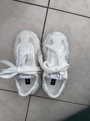 White athletic shoes size 38