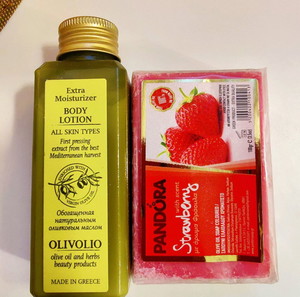 Σετ δώρου body lotion και σαπούνι άρωμα φράουλας