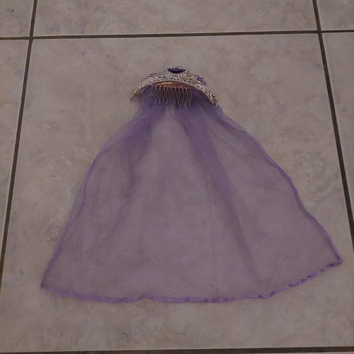 Children's tiara with comb and veil like new