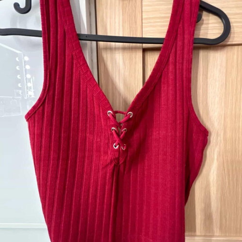 Crop top red size M like new