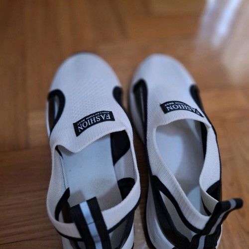 Women's athletic shoes size 37 like new, white