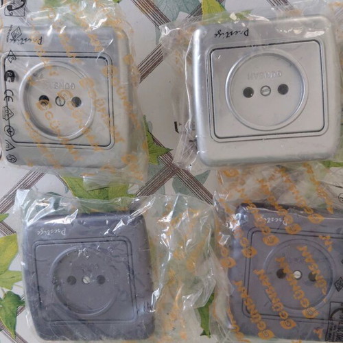 Home sockets new, 13 gray and 14 blue