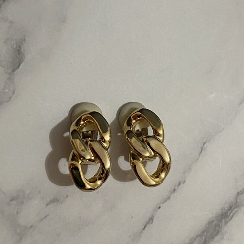 Clip earrings with chain design like new, gold color