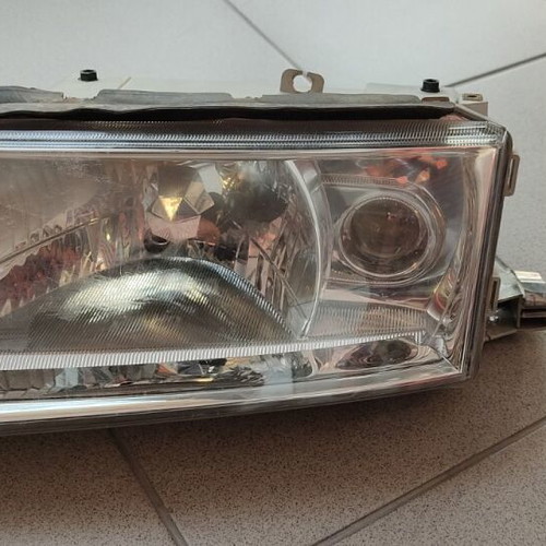Octavia headlight used, left with broken base