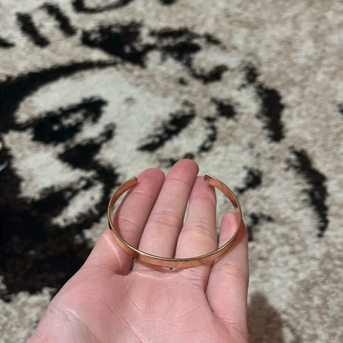 Bracelet like new gold color in excellent condition