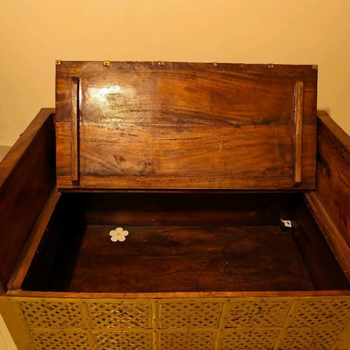 Wooden chest seat like new