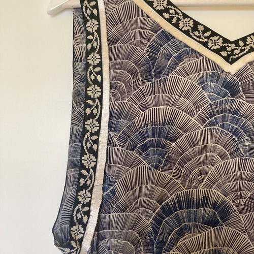 Pepe Jeans dress like new with blue shell print and embroidery