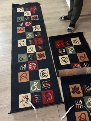 Rugs like new, set of 3 pieces, 1 large and 2 small