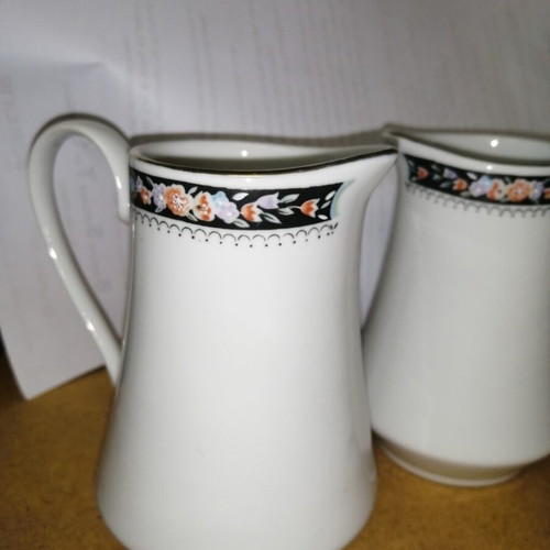 Porcelain milk jugs vintage, like new, set of 2