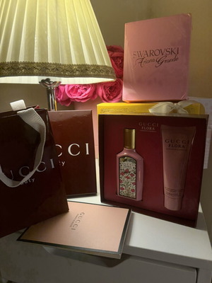 Gucci Flora Eau de Parfum 50ml gift set new with lotion and samples