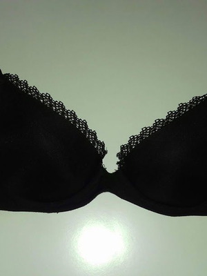 Σουτιέν 75Β push up μεταχειρισμένο, μαύρο με εσωτερικά μαξιλαράκια
