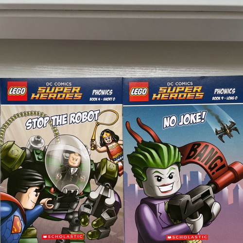 Lego DC Comics Super Heroes set mint condition with 10 comics and 2 books