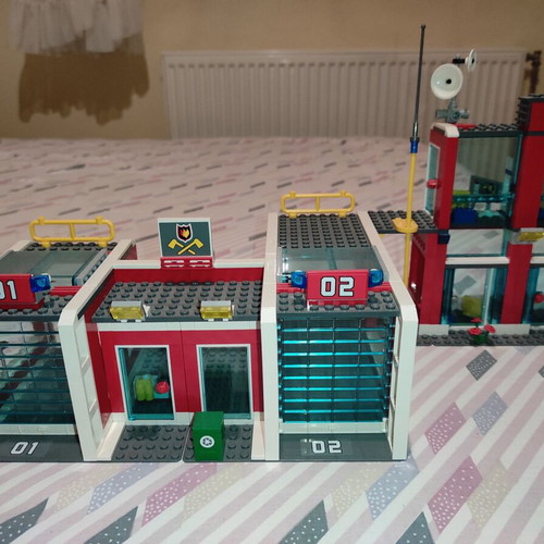 Lego City 7208 like new with instructions and box